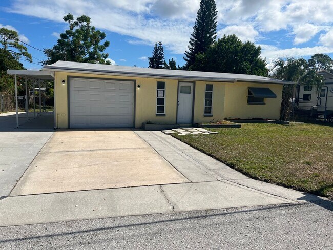Foto del edificio - Darling Updated 3BD/1BTH Home in Holiday!