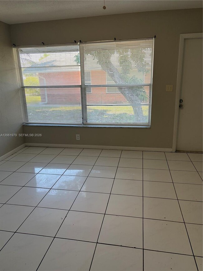 Building Photo - 1440 SW 41st Ave
