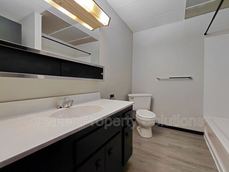 Foto del edificio - 416 1/2 Commercial Ave