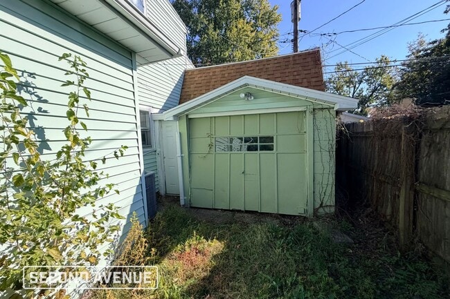 Building Photo - 208 S Thomas Ave