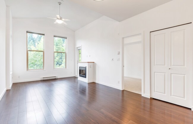 Building Photo - 265 Ross Dr