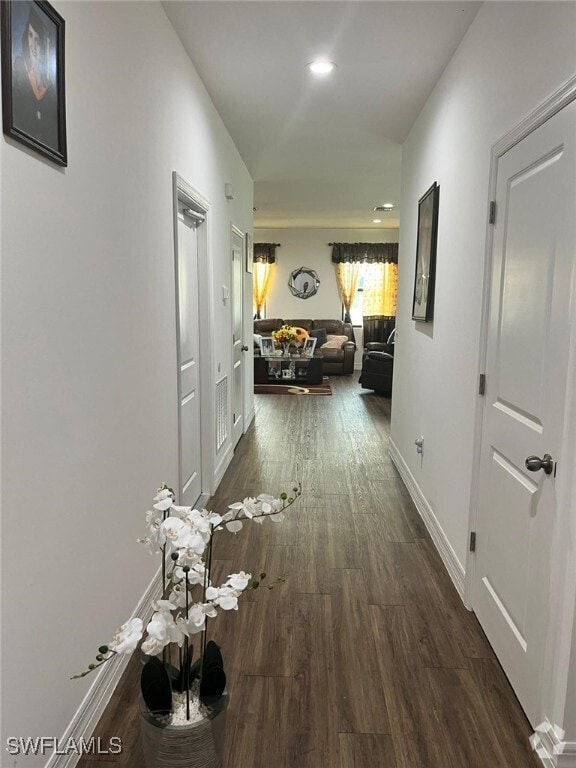 Building Photo - 1107 Capri Cir