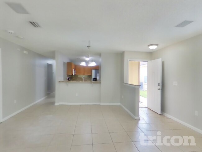 Foto del edificio - 7944 Cherry Blossom Dr S