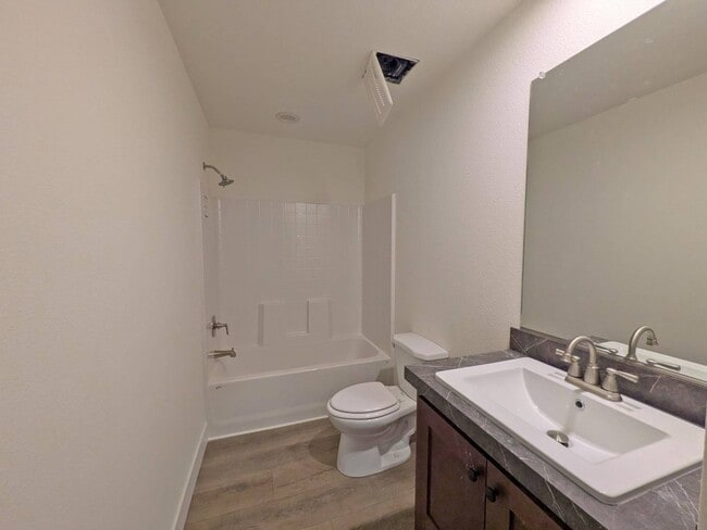 Foto del edificio - 6656 Pentz Rd