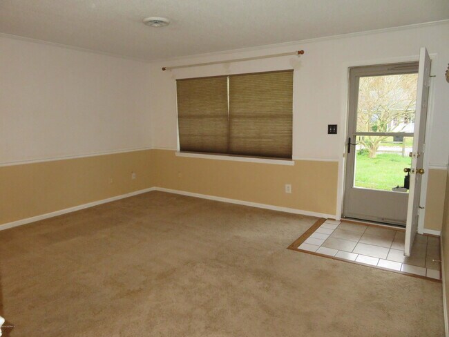 Building Photo - 201 Spring Dr