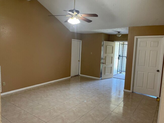 Foto del edificio - 13411 Boonway Dr
