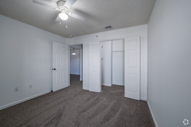 2 habitaciones, 2 baños - 1067 pies cuadrados - Segundo dormitorio - Terraces at Copper Leaf