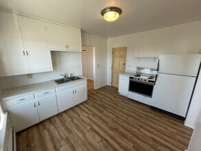 Building Photo - 215 N 5th St