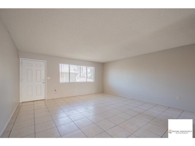 Building Photo - Wow! Absolutely gorgeous Phoenix 2/1 condo...