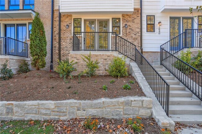 Building Photo - 1842 Gotham Ln NE