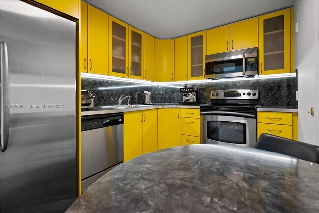 Foto del edificio - 400 Kings Point Dr