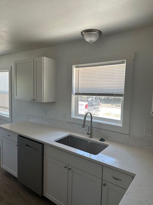 Foto principal - 2525 SE Thompson St
