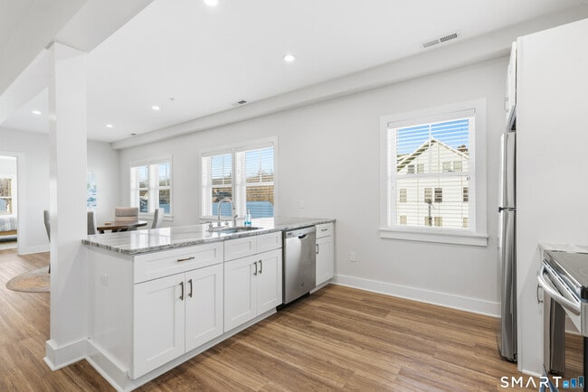 Building Photo - 82 Wall St