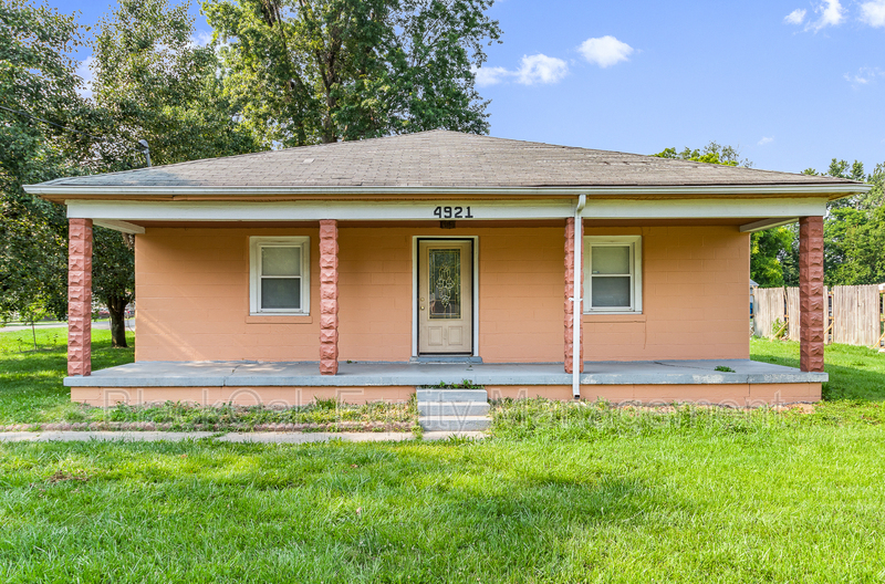 Primary Photo - 4921 Greenwood Rd