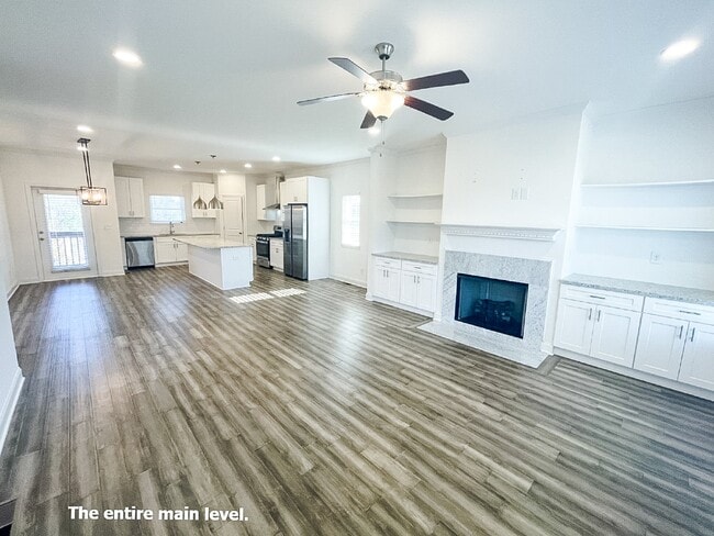 Building Photo - Pet Friendly End Unit Townhome