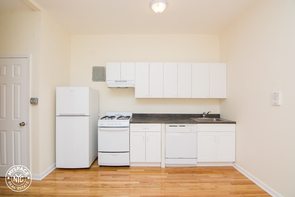 Primary Photo - 302 Quincy St