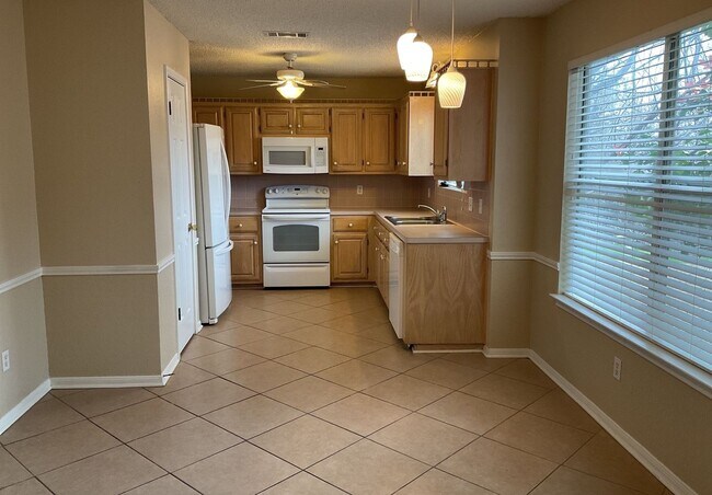Foto del edificio - 1701 Tanglewood Dr