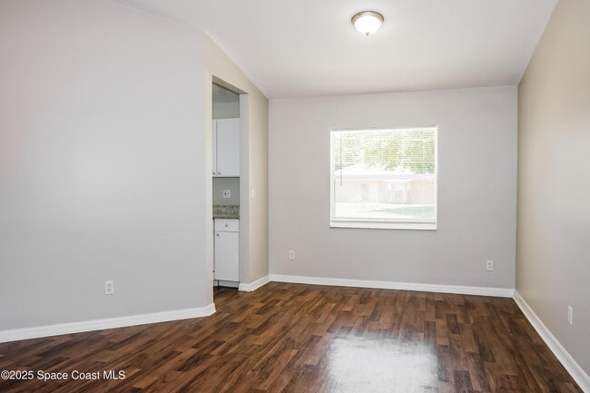 Building Photo - 1510 Glencove Ave NW
