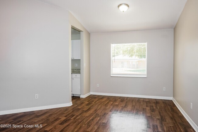 Foto del edificio - 1510 Glencove Ave NW
