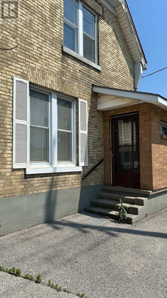 Building Photo - 116 Adelaide St N