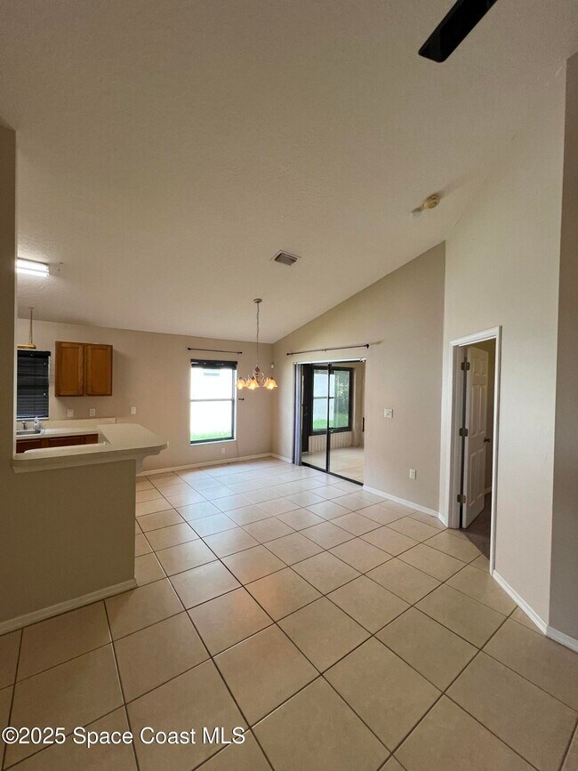 Foto del edificio - 2540 Alicia Ln