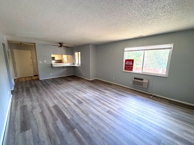 Building Photo - Charming 2-Bedroom Condo for Rent
