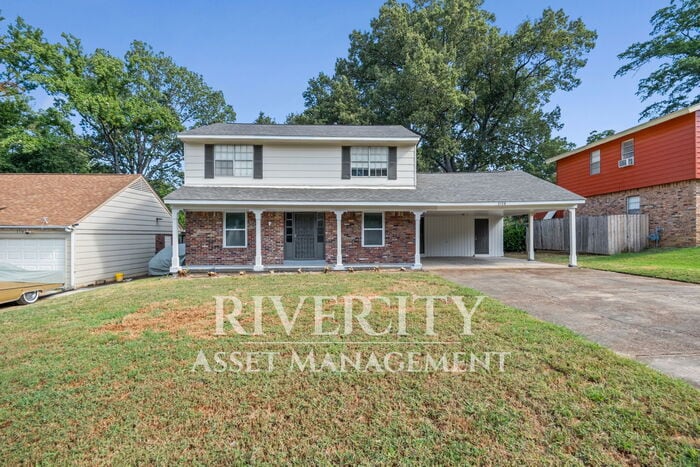 Primary Photo - Renovated Gem! This 4-bed, 1.5-bath home!!...