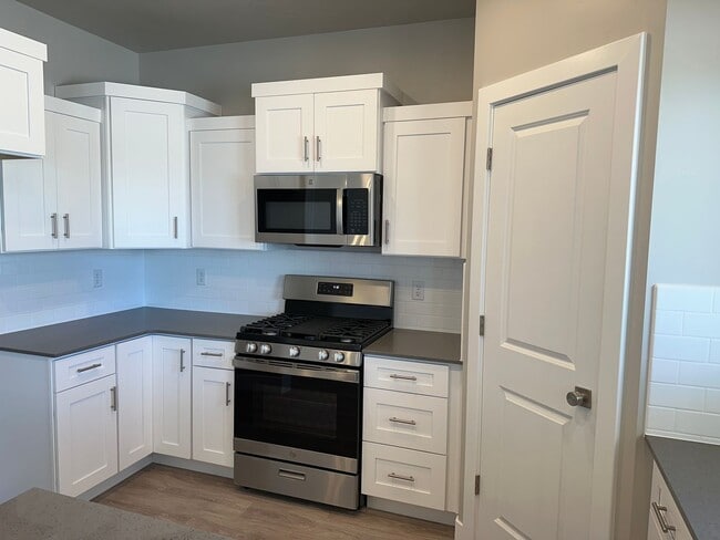 Building Photo - Cedar City 3 Bed | 2 Bath | 2 Car Townhome
