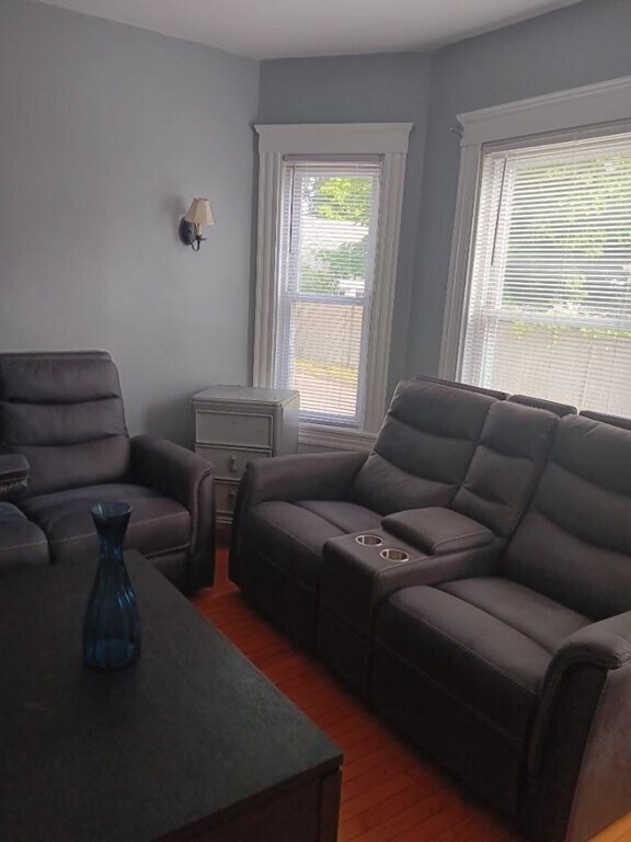 Foto del edificio - 90 Morse Ave