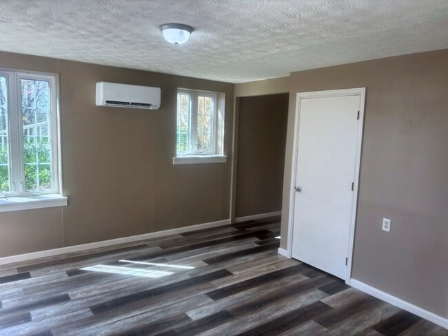 Building Photo - 2785 Tyn Rhos Rd