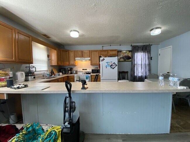 Foto del edificio - $1,095 | 2 Bed, 1 Bath Apartment | Pets Negotiable* | Available for August 1st 2026 Move In!