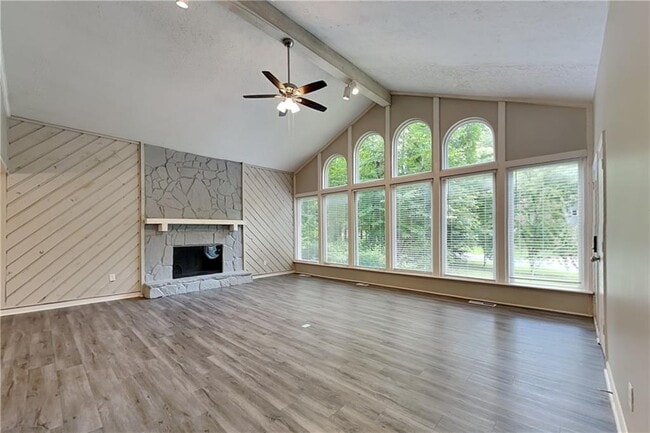 Foto del edificio - 2426 Emberwood Ct
