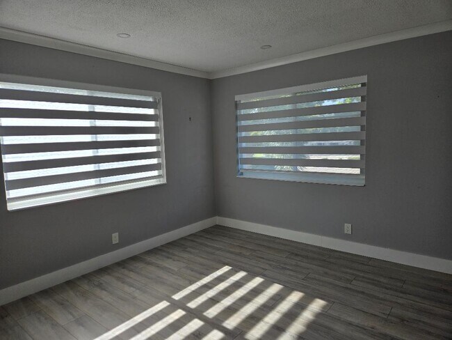 Foto del edificio - 669 W Oakland Park Blvd