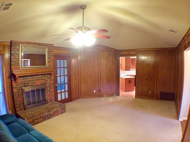 Foto del edificio - Charming 4 Bedroom 2.5 Bath Home In RISD!