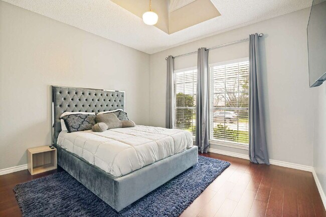 Foto del edificio - "Spacious 3-Bedroom Gem with 2 Full Baths in Garland – 2276 Sq Ft of Comfort Awaits!"