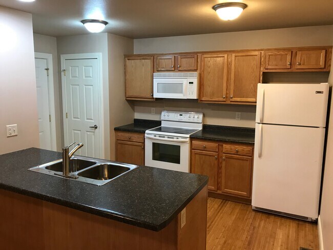 Kitchen with plenty of lighting - 105 Scenic Dr