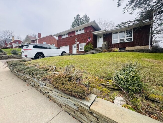 Building Photo - 210 Taft Ave