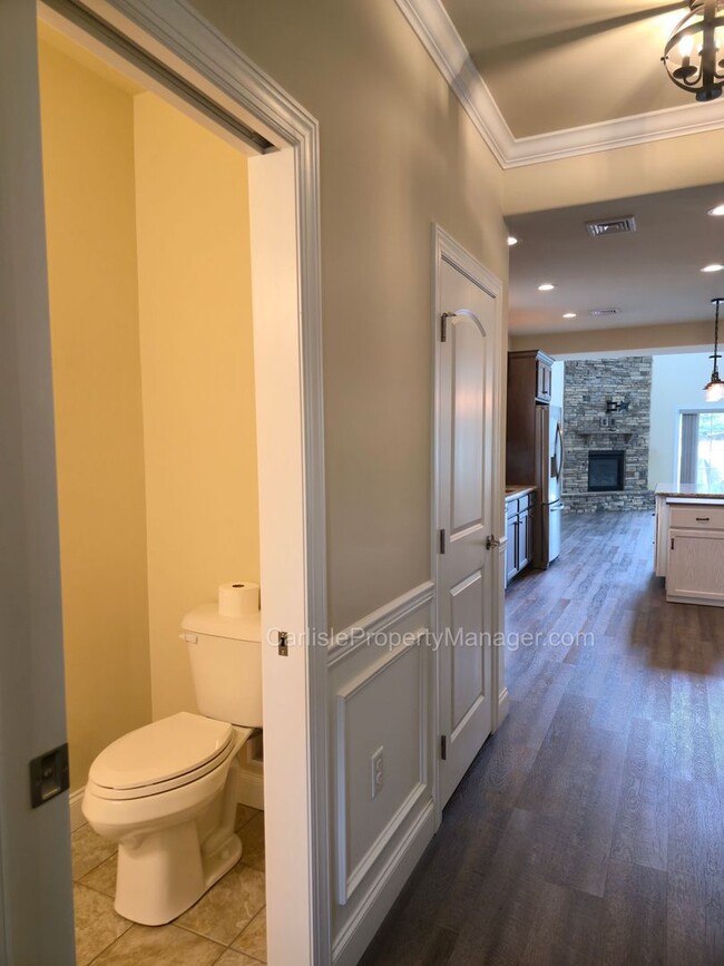Foto del edificio - Duplex includes 2 car garage, laundry, pat...