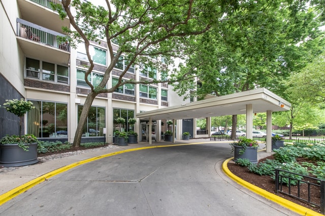 Building Photo - 1255 N Sandburg Terrace