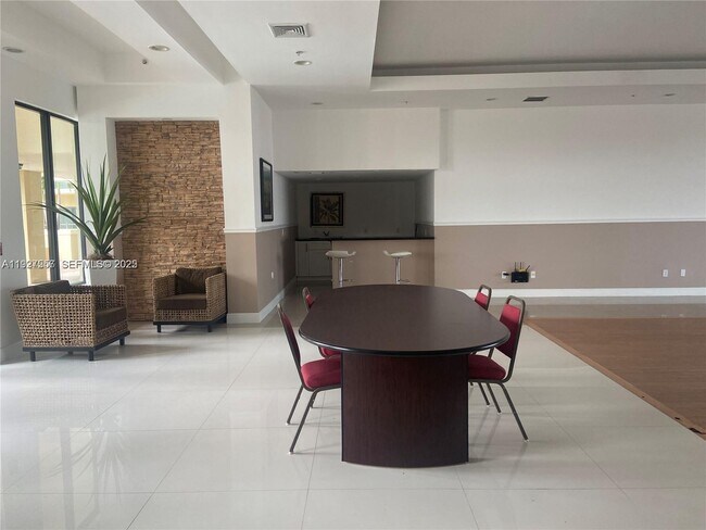 Foto del edificio - 4242 NW 2nd St