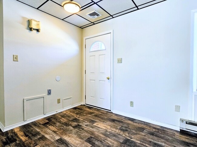 Foto del edificio - 110 Stanley Ave