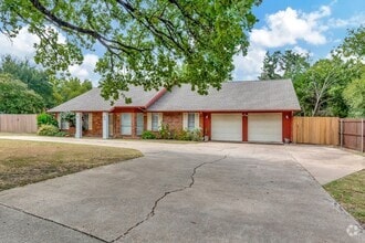 Building Photo - 2423 Pleasant Cir N