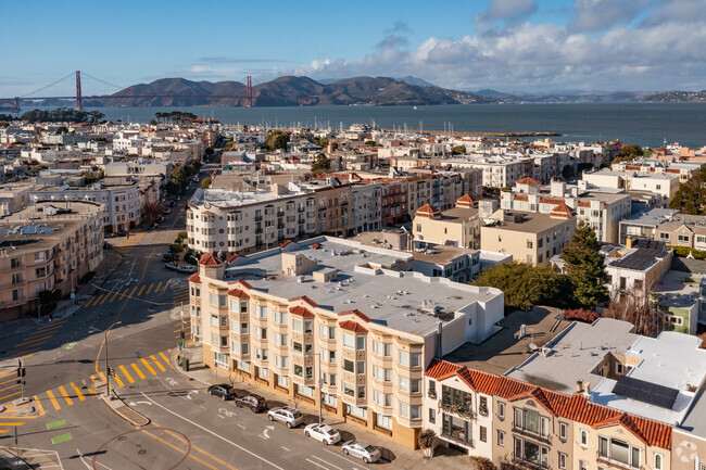 Proximity to Golden Gate Bridge - 3600 Fillmore St