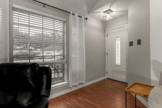 Foto del edificio - 3601 Clover Ln