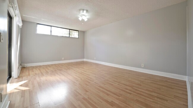 Foto del edificio - 8353 Trent Ct