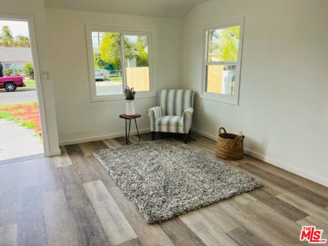 Foto del edificio - 7422 Milwood Ave