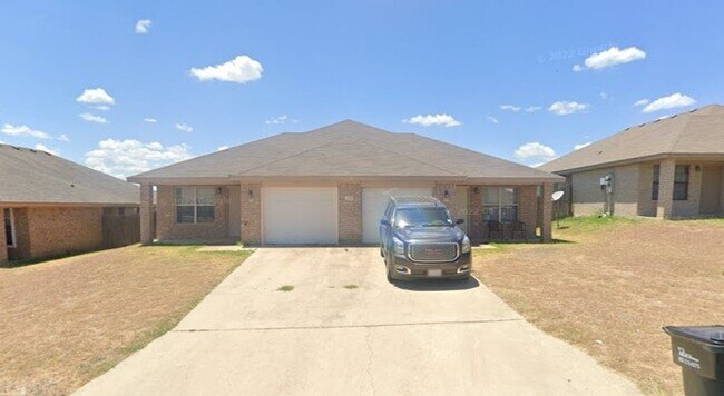 Foto del edificio - 303 Cedar Ridge Dr