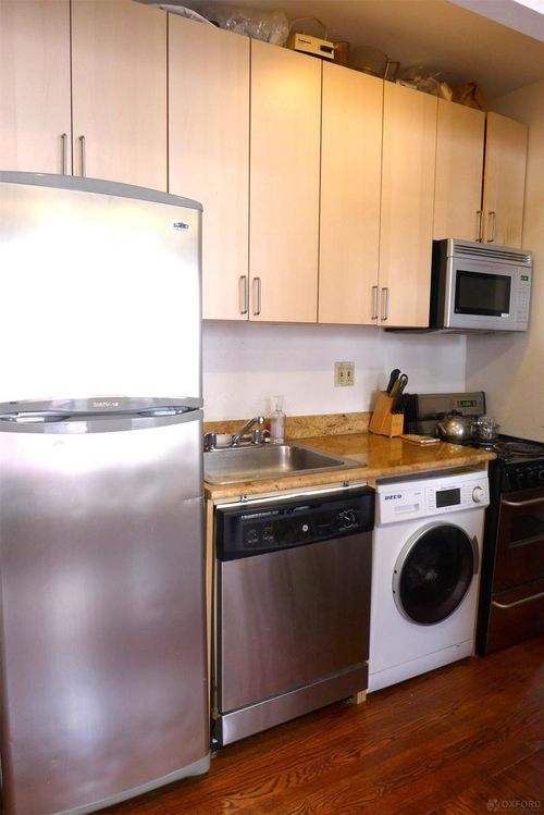 Building Photo - 305 E 52nd St