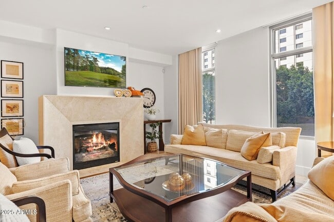 Foto del edificio - 2402 E Esplanade Ln