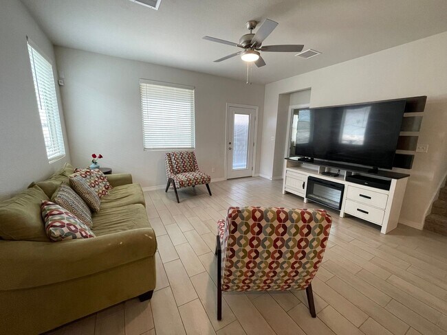 Building Photo - Modern Elegance Meets Prime Location – Stu...